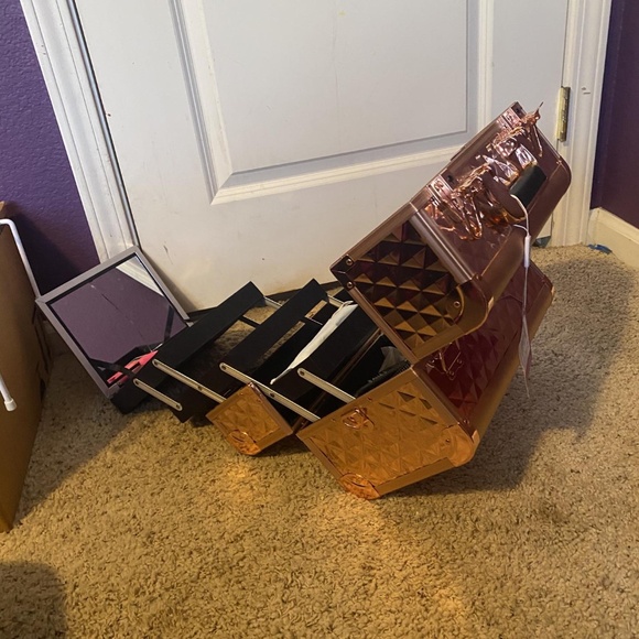 NWT Fantasy Collection Makeup Cosmetics Train Case - Picture 2 of 3